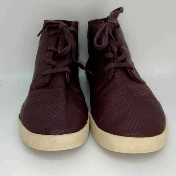 Tom's Maroon Snakeskin Embossed Leather Women's Fashion Sneakers - sz. 9 1/2 - Picture 2 of 6